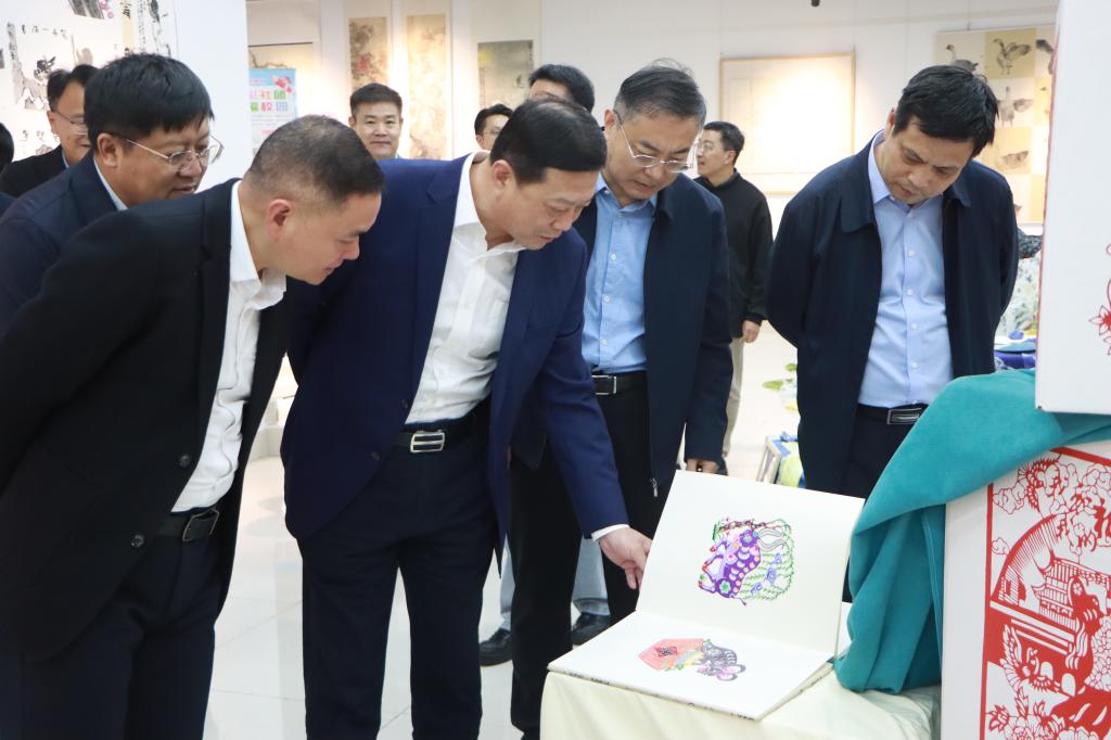 20241021陈永生部长、左文副市长来必赢官网调研 (1).jpg