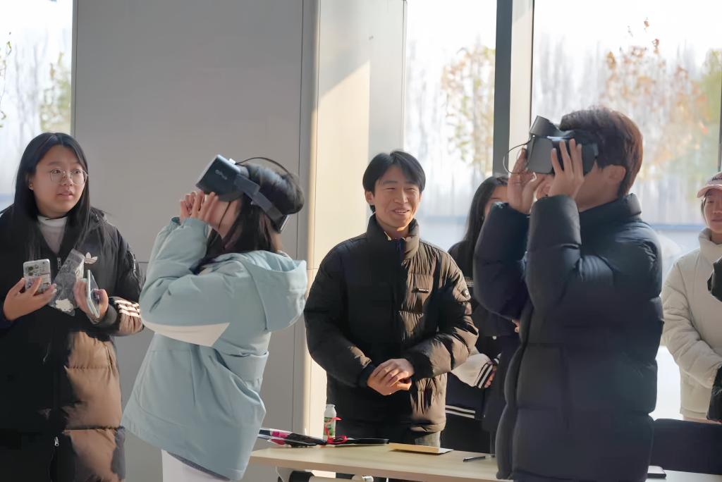 20241211必赢766net手机版七彩青春班墨创意集市17.JPG