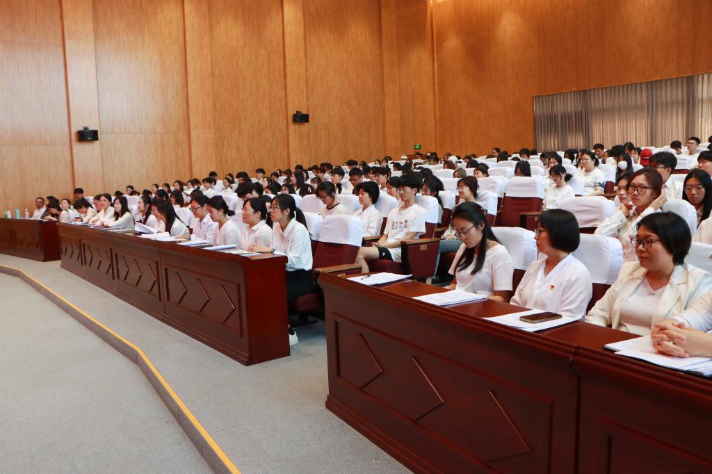 20240521必赢官网举办2023年度共青团工作表彰大会 (11).jpg