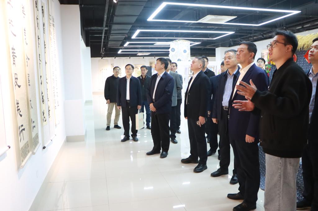20241021陈永生部长、左文副市长来必赢官网调研 (2).jpg